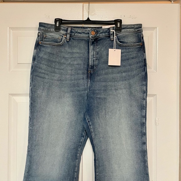 Lauren Conrad Super High Rise Flare Jeans- Size 18 - Picture 2 of 11